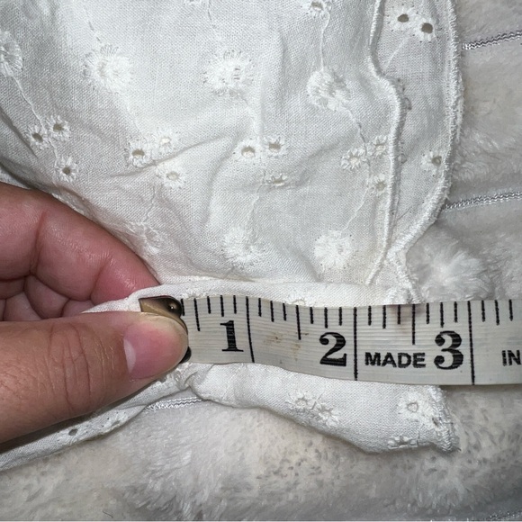 White Eyelet Romper XL - Picture 12 of 12